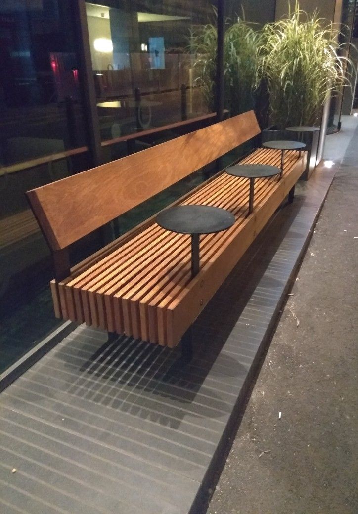 مبلمان شهری: نقش، اهمیت و چالش‌ها در طراحی محیط‌های شهری