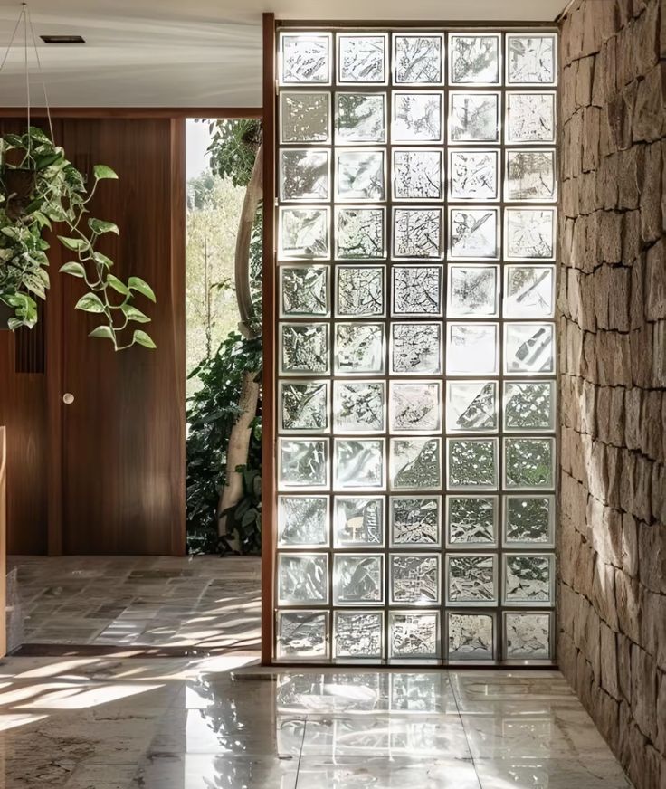 بلوک شیشه دکوری: استفاده و مزایا در طراحی داخلی