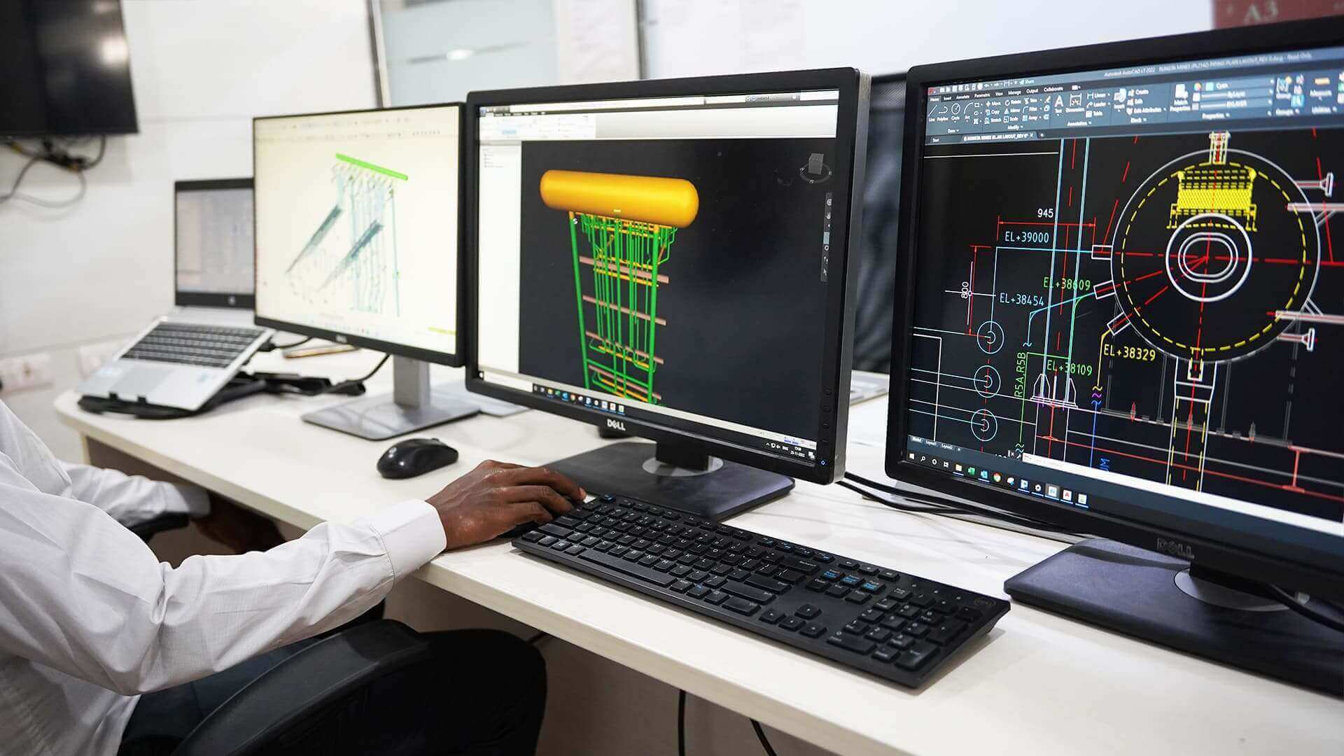 نمایش خدمات مهندسی ساخت و ساز با تیم متخصص در محیط کاری