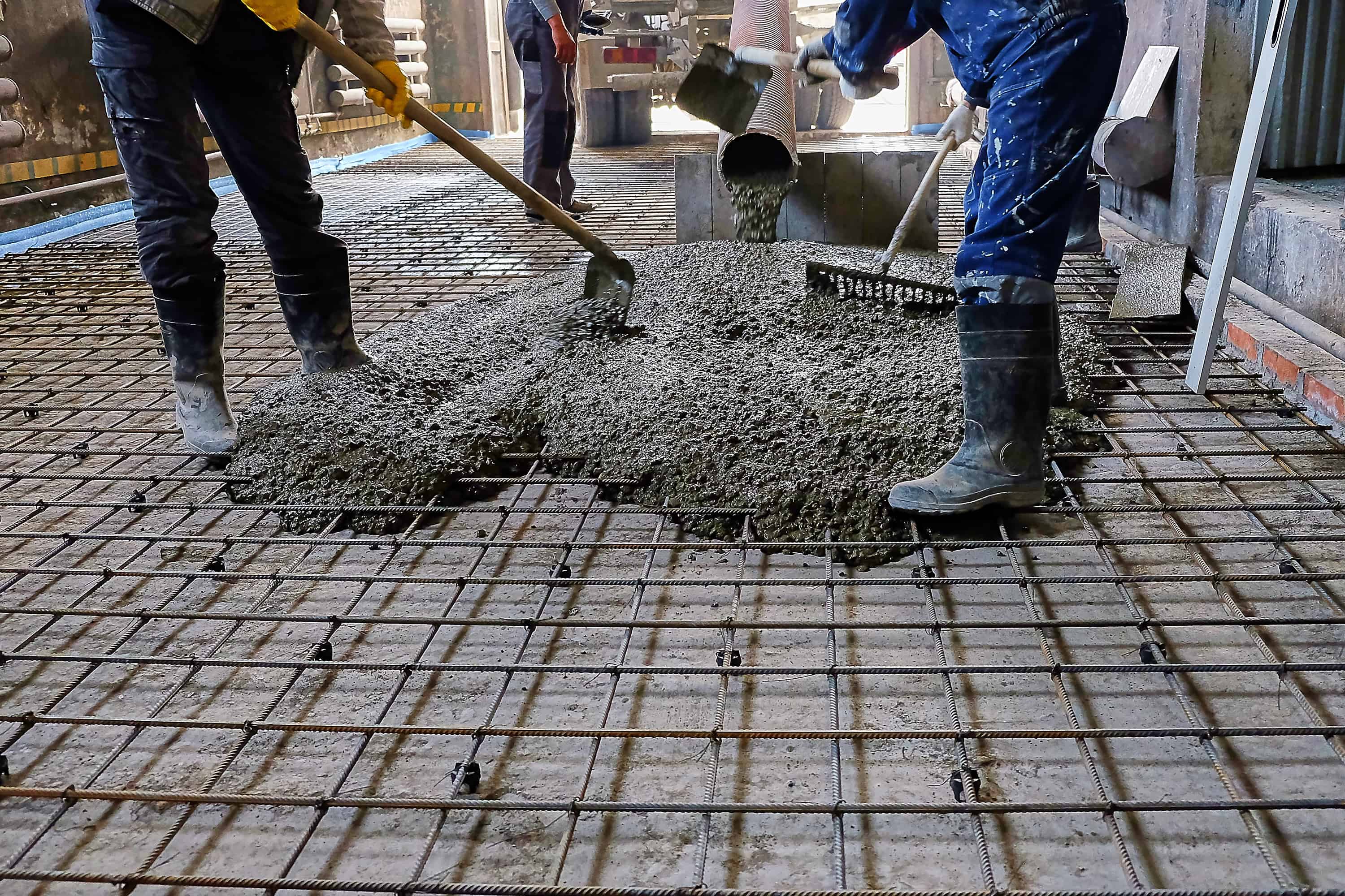 نقشهبرداری دقیق موقعیت قالب برای بتنریزی حرفهای در پروژههای ساختمانی